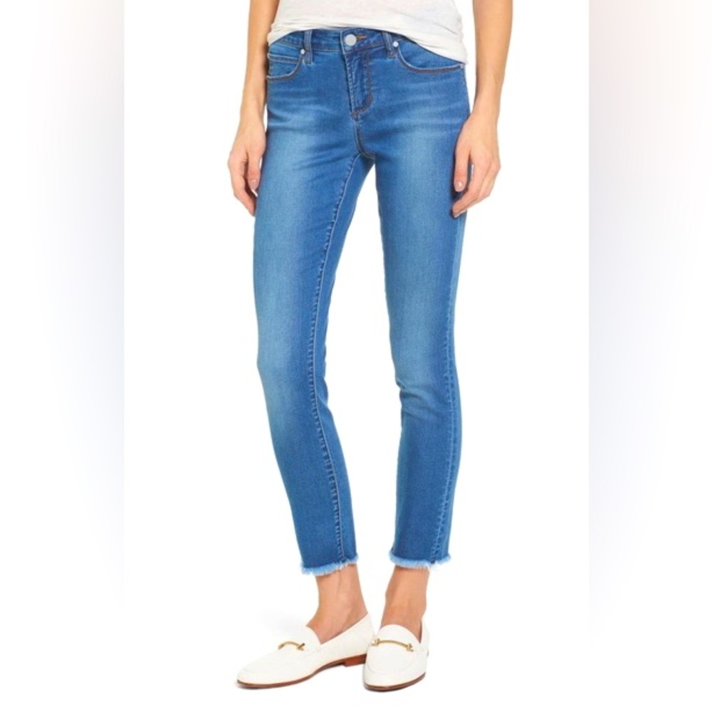 Articles of Society Cropped Carly Jean, Size 25